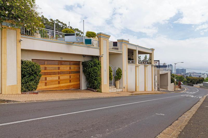 3 Bedroom Property for Sale in Green Point Western Cape